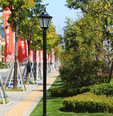 西和庭院灯