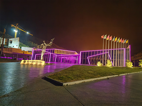 城市亮化是现代城市建设的重要组成部分，它不仅可以美化城市的夜景，还能提升城市的整体形象。随着科技的不断进步，城市亮化也得到了更多的关注和创新。本文将介绍一些关于城市亮化的创意和技术，帮助读者了解西和城市亮化的重要性以及如何进行西和城市亮化的规划和实施。